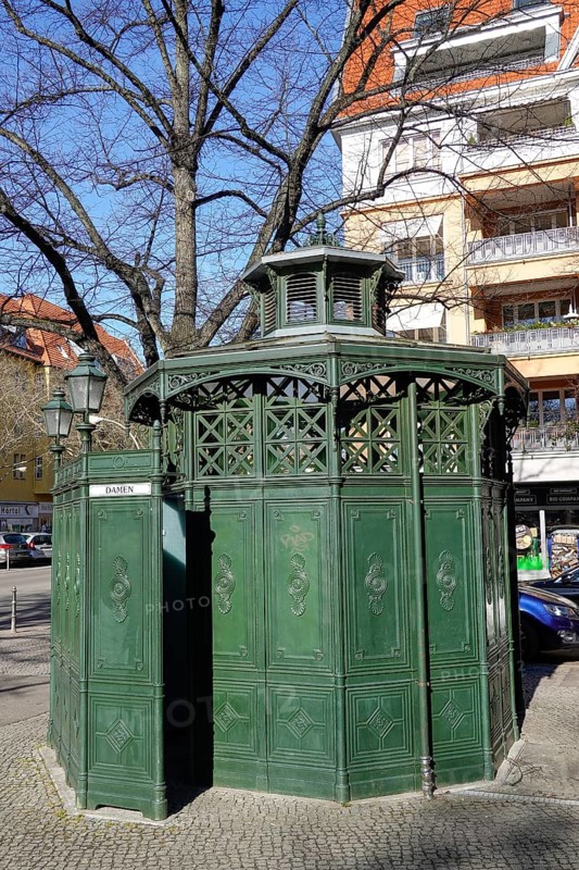 Urinal