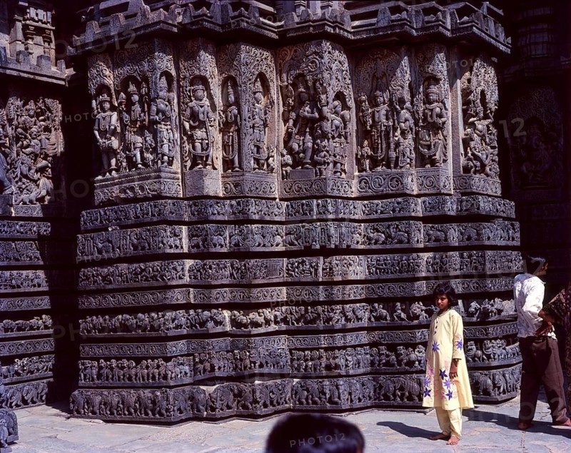 Sculptures on the exterior wall of Hoysaleshwara temple in Halebid