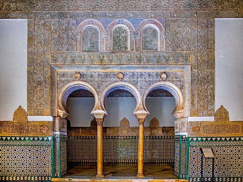 Azulejos and stucco elements in the Alcazar