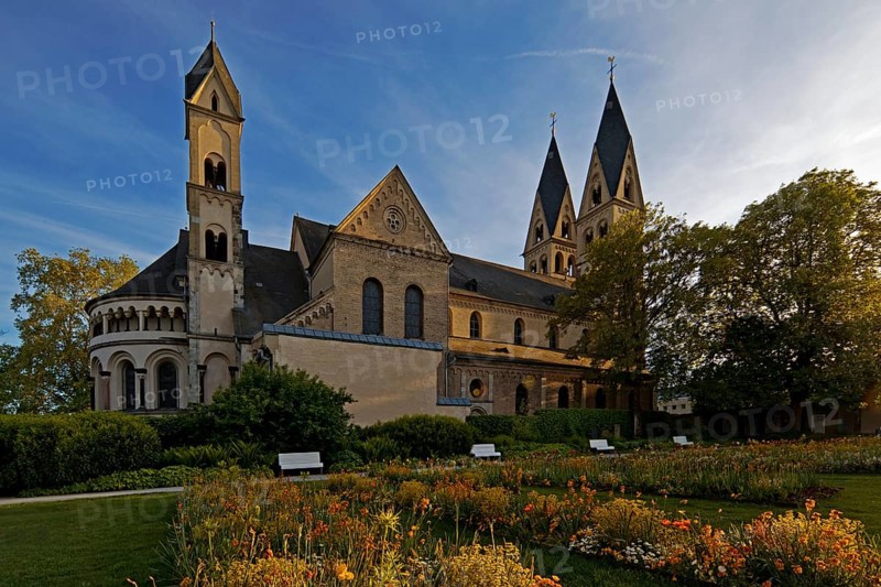 Blumenhof and Basilica St. Kastor