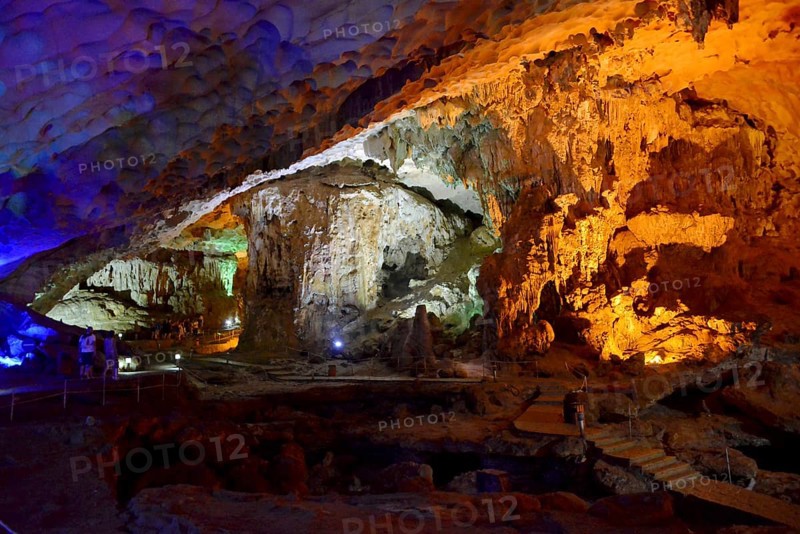 Hang Sung Sot Cave