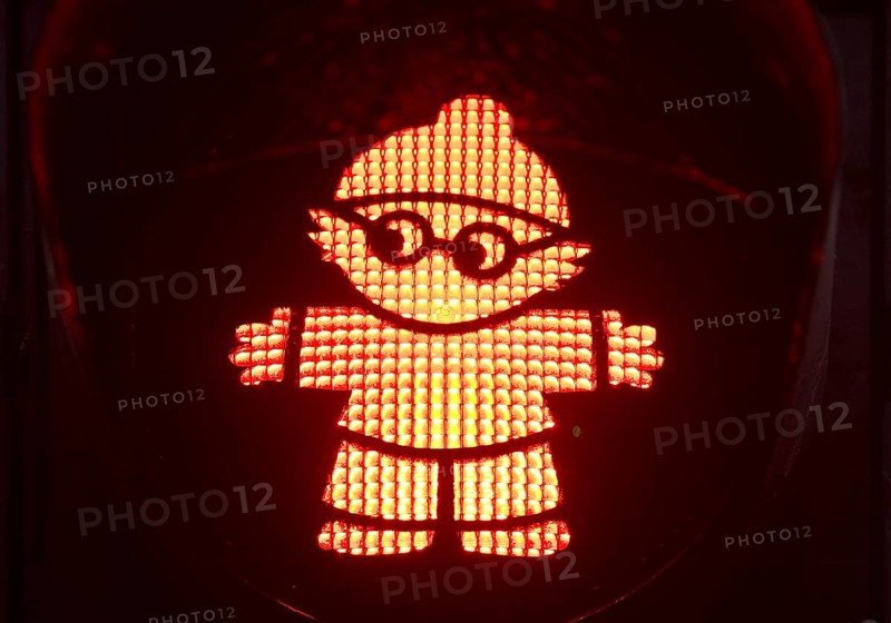 Red Mainzelmaennchen traffic light for standing