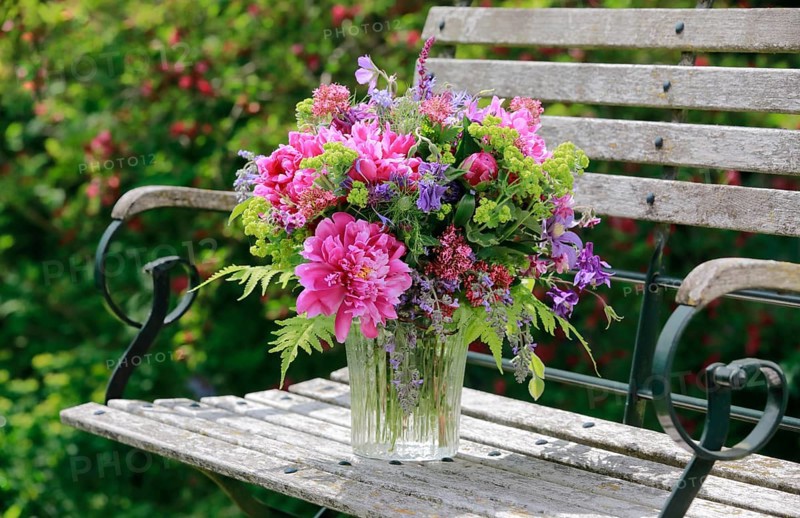 Colourful bouquet in red