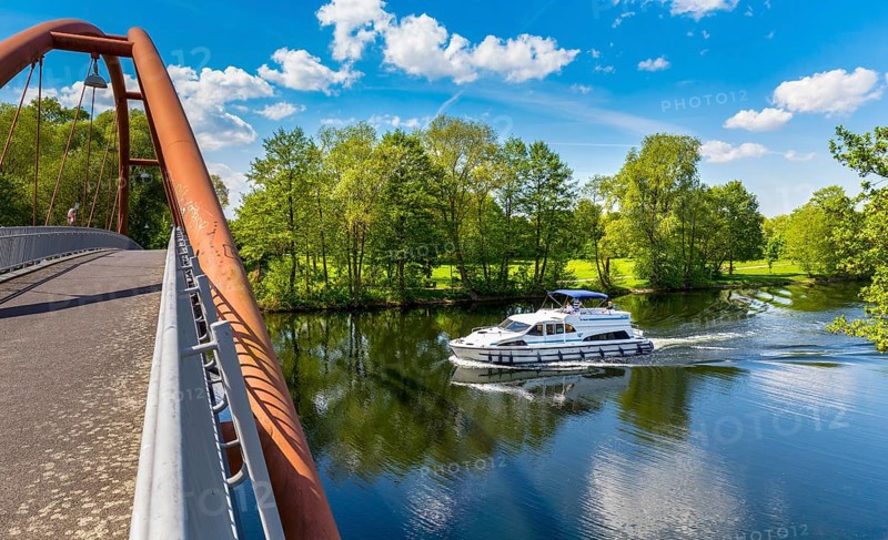 Arched bridge over the Hohenzollern Canal in Jungfernheide