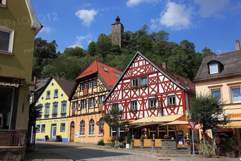 Marktplatz mit Schlossturm des Alten Schlosses