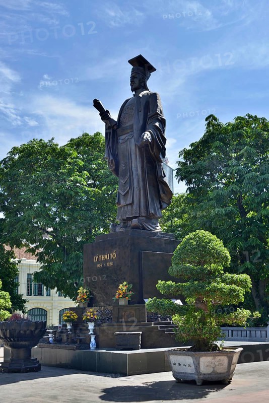 Ly Thai To Monument
