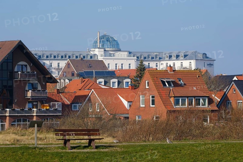 Ortsansicht mit Strandhotel