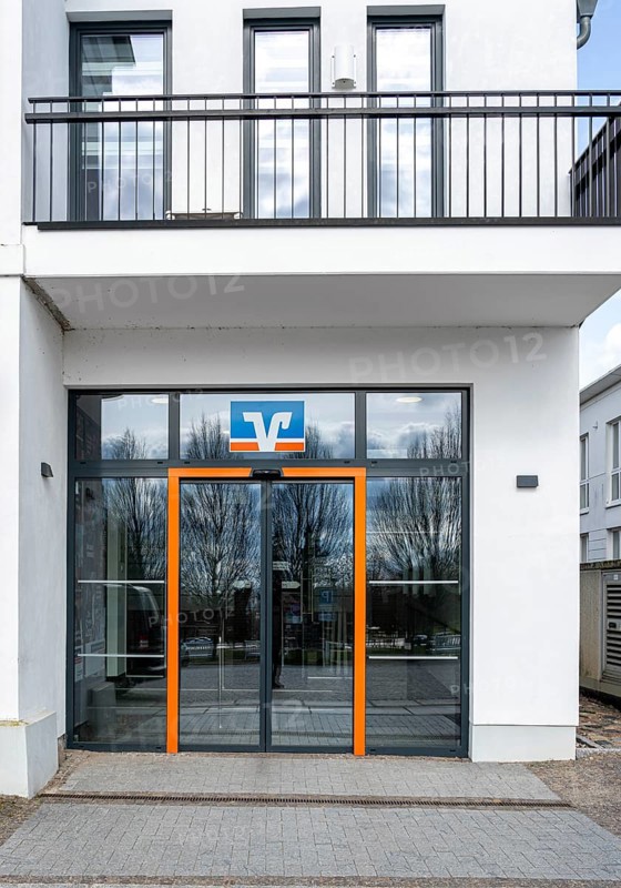 Pommersche Volksbank branch on the market square in Putbus