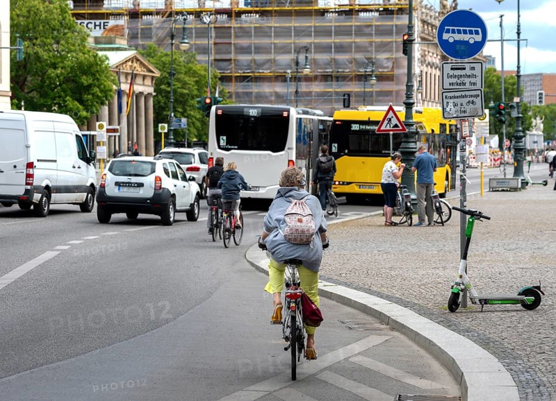 Cyclists using the bus lane Unter den Linden