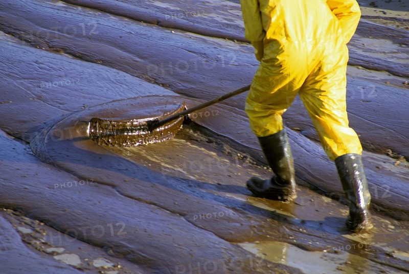 Removal of crude oil from the beach