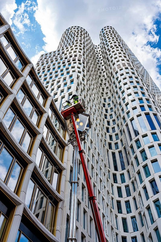 Maintenance work on the lantern in front of the Upper West high-rise