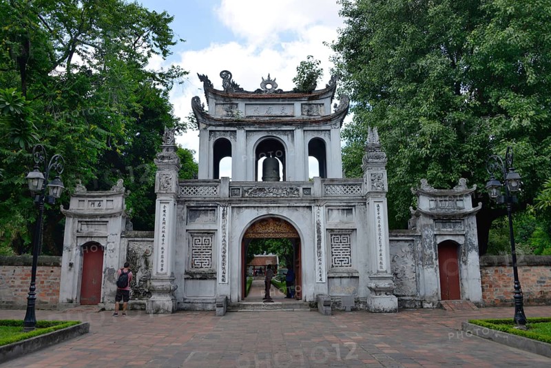 Entrance gate