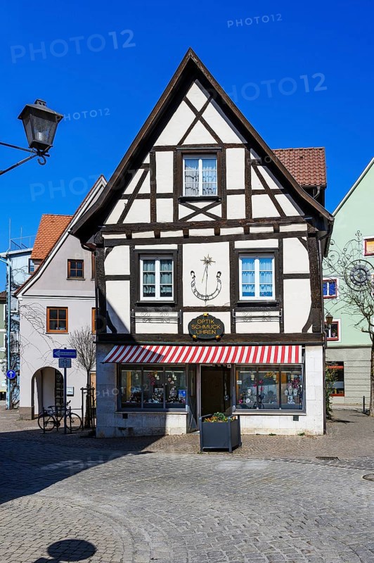 Fachwerkfassade mit Sonnenuhr