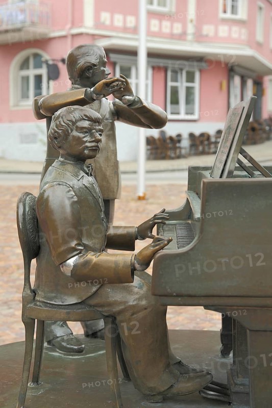 Detail with flute player and piano player from the Musikantenbrunnen