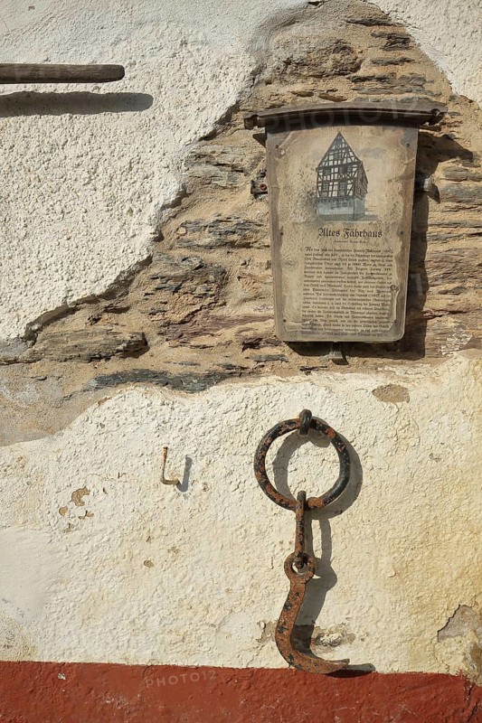 Information board and fittings with ring and hook at the Old Ferry House in Puenderich