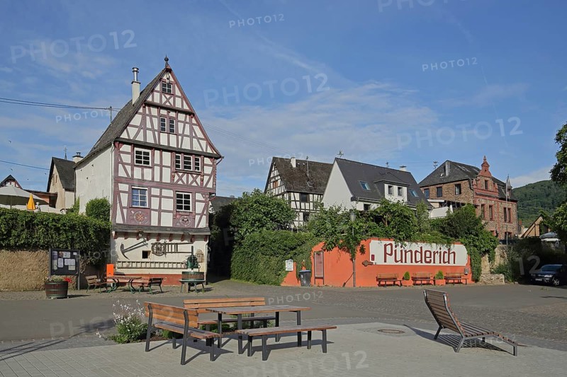 Historic Old Ferry House in Puenderich