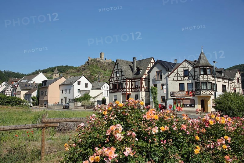 View of half-timbered houses with lower castle in Kobern-Gondorf