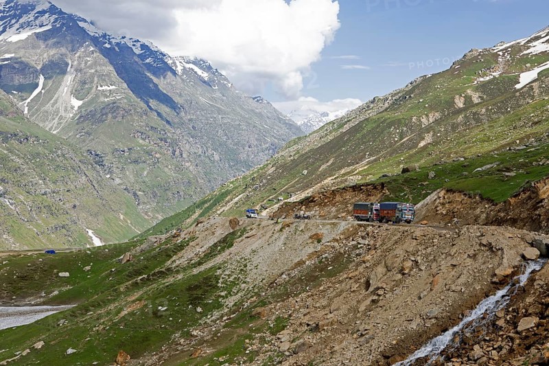 Trucks on the Rohtang Pass
