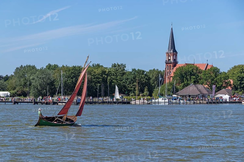Sailing boat