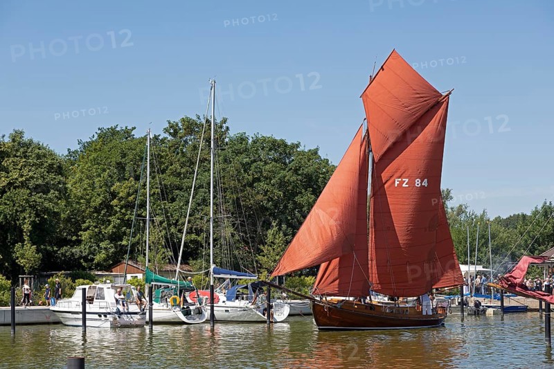 Zeesboot in the harbour