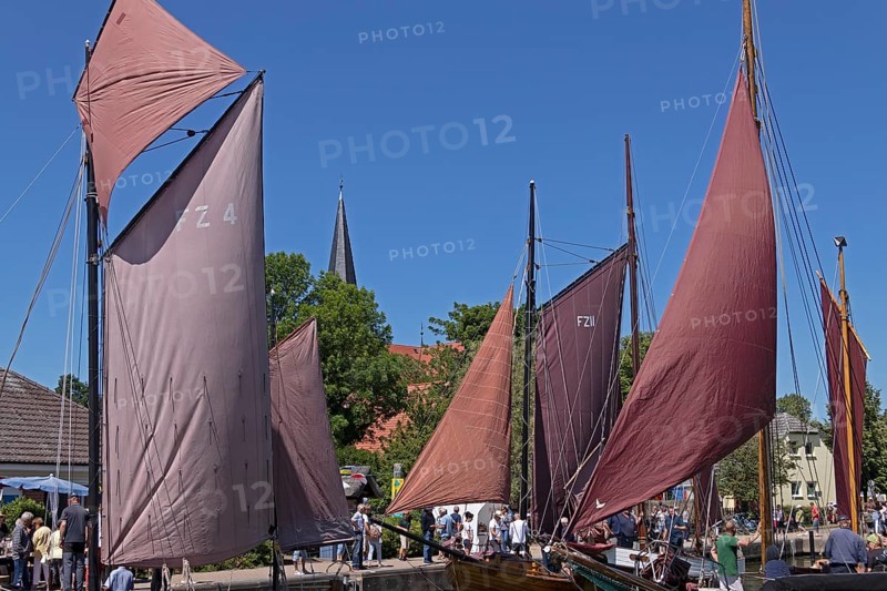 Zeesboote in the harbour