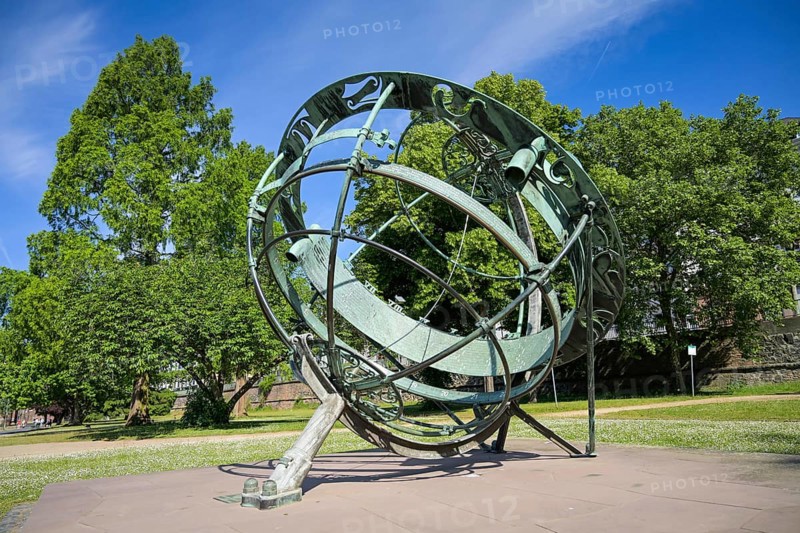 Equatorial sundial