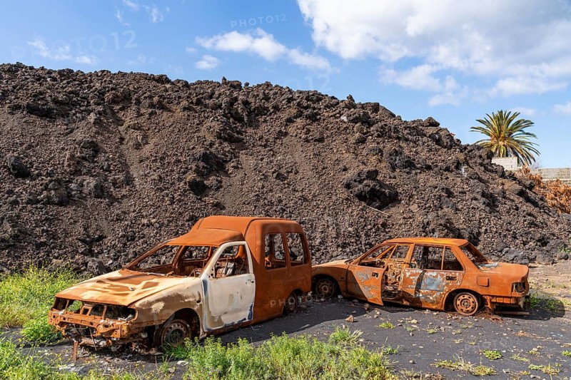 Burnt cars at the lava flow