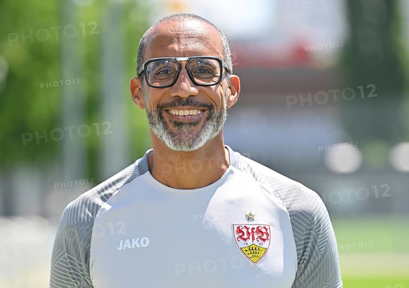 Team doctor PH Dr. med. habil. Raymond Best VfB Stuttgart Portraittermin VfB Stuttgart 2022 2023 Licensed player Football 1st Bundesliga Men GER Stuttgart 05. 07. 2022