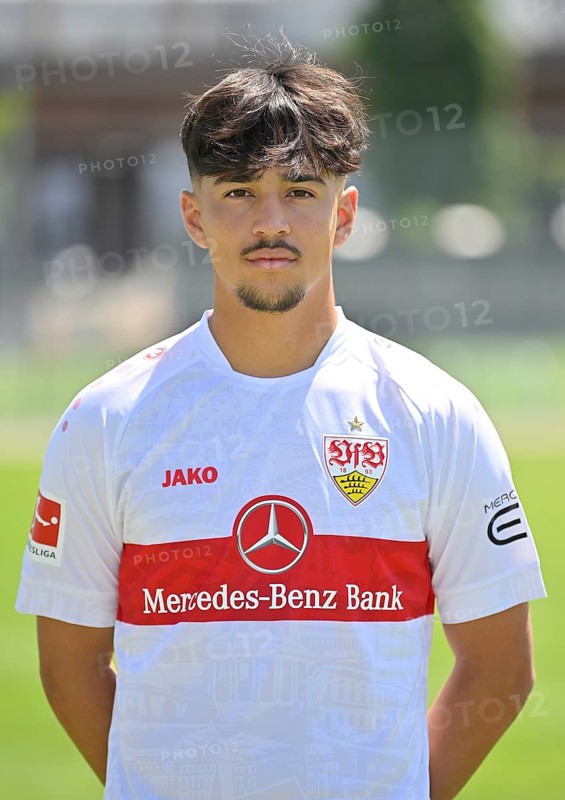 Laurin Ulrich VfB Stuttgart Portraittermin VfB Stuttgart 2022 2023 Licence Player Football 1. Bundesliga Men GER Stuttgart 05. 07. 2022