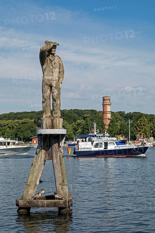 Fiete Statue