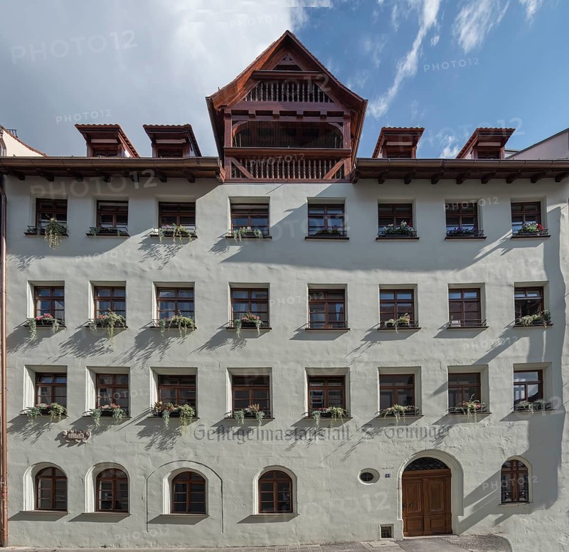 Historic residential and commercial building from 1697