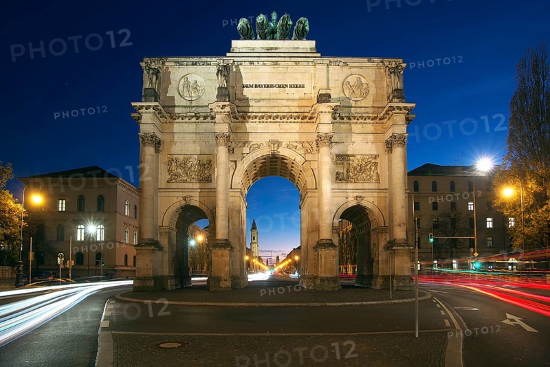 Siegestor illuminated in the evening