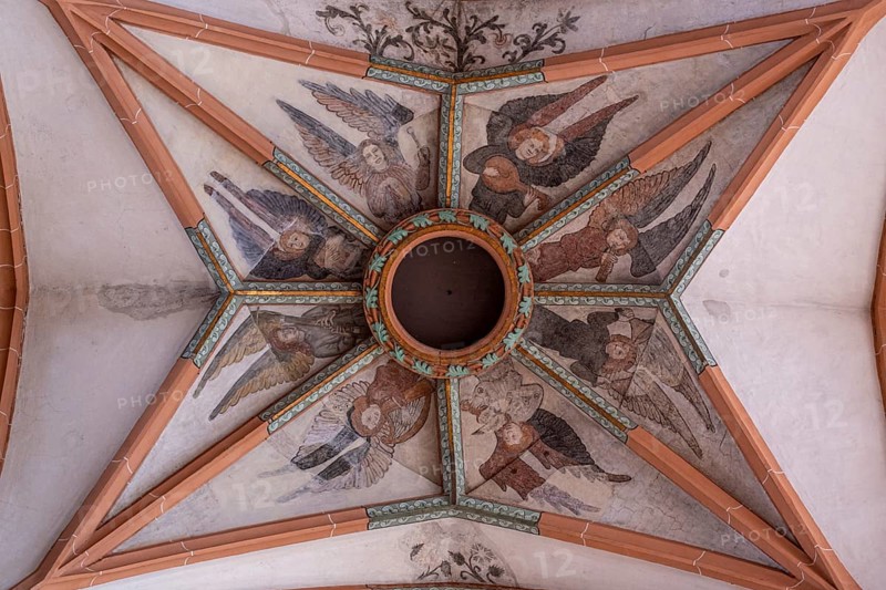 Painting Angel Concert in the ceiling vault of the nave of the Heiliggeistkirche