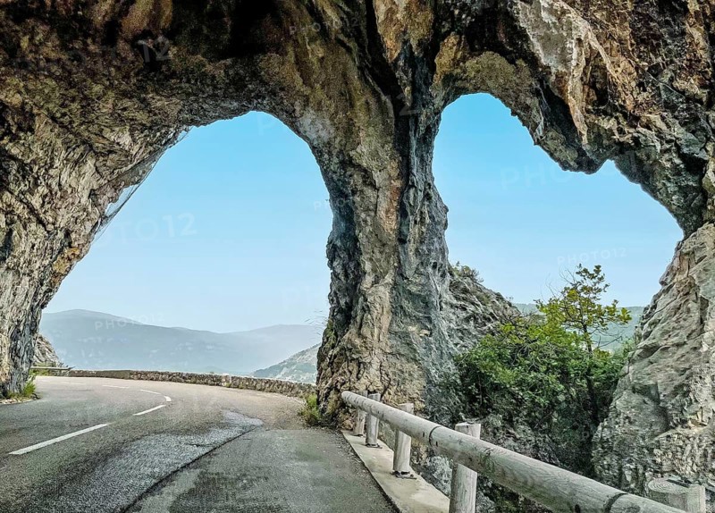 Rock arch on road near Greolieres