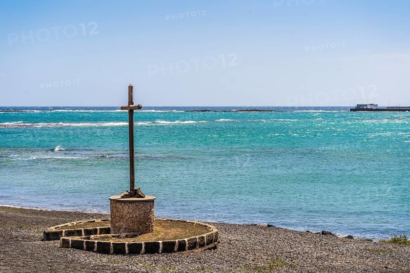 A cross by the seaside next to San Gabriel Castle in Arrecife