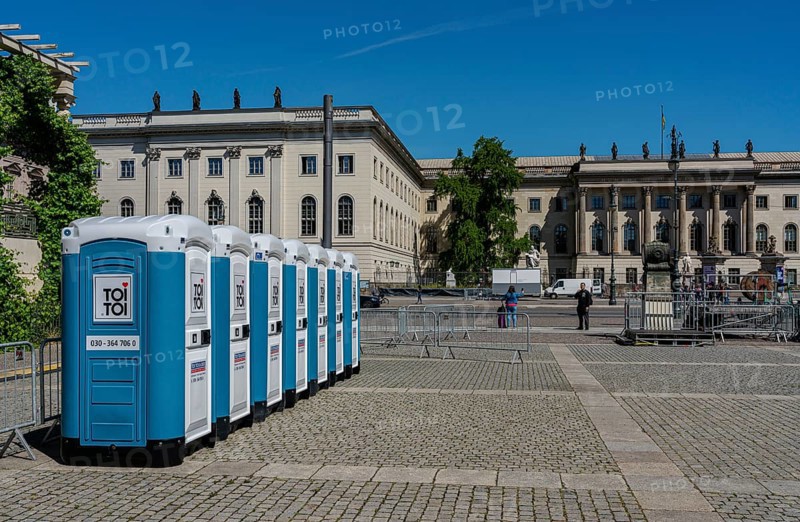 Mobile TOI TOI toilet cubicles