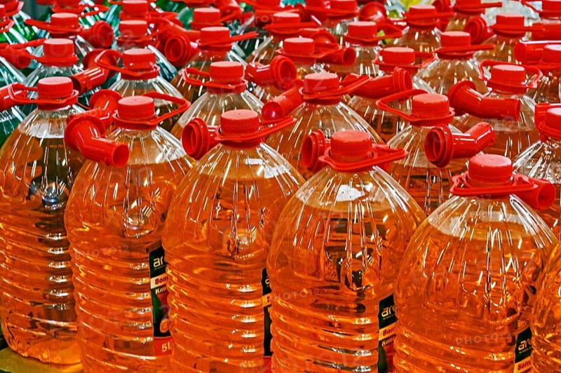 Plastic bottles with disc clear in a DIY store