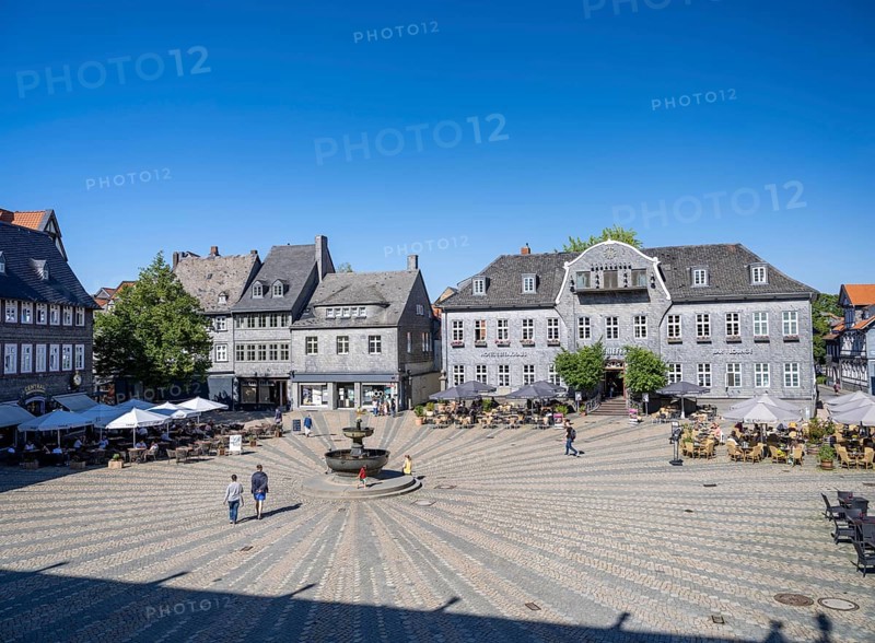 Market square with market fountain and Kaiserringhaus with slate facade