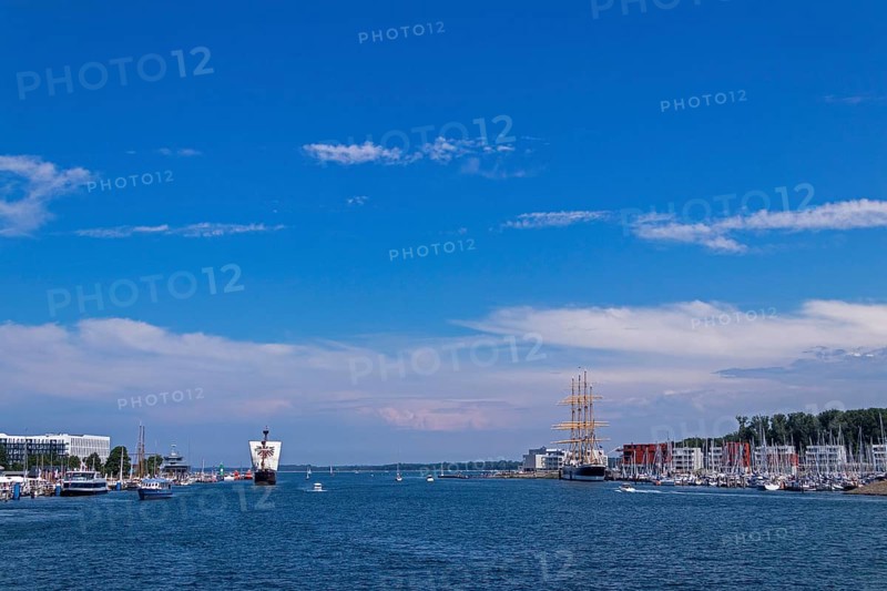 Hanseatic cog and other excursion boats