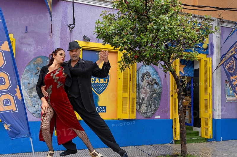 Tango dancers