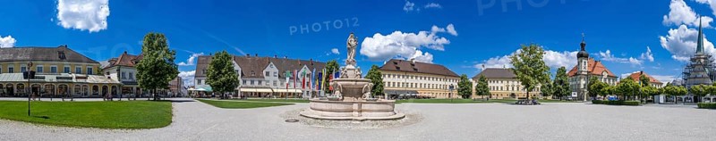 Panorama of Kapellplatz with Marienbrunnen and town hall