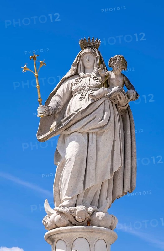 Marienbrunnen at Kapellplatz