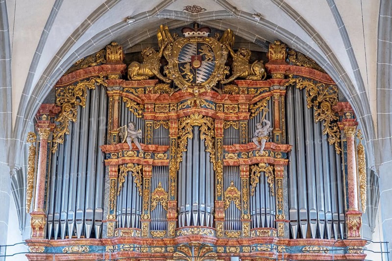 Organ prospect from 1724 with organ from 2000 in the collegiate parish church of St. Philipp and Jakob