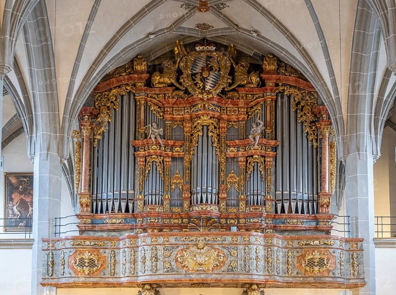 Organ prospect from 1724 with organ from 2000 in the collegiate parish church of St. Philipp and Jakob