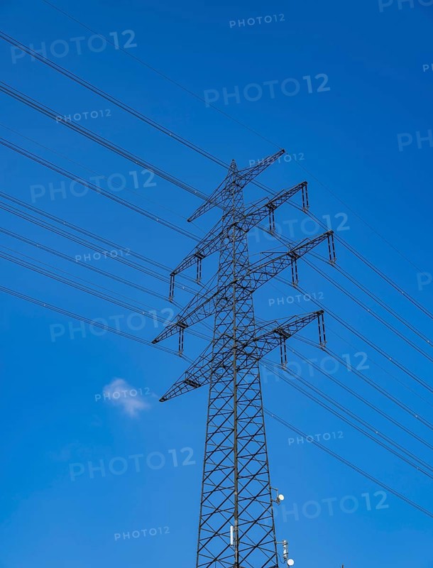 High-voltage power line behind the Hardtwald West motorway service station