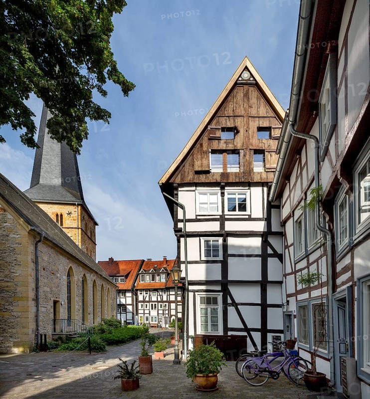 Church of the Apostles and ring-shaped development with historic half-timbered houses