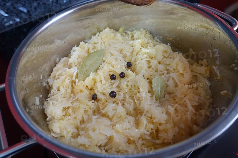 Swabian cuisine, cooking sauerkraut