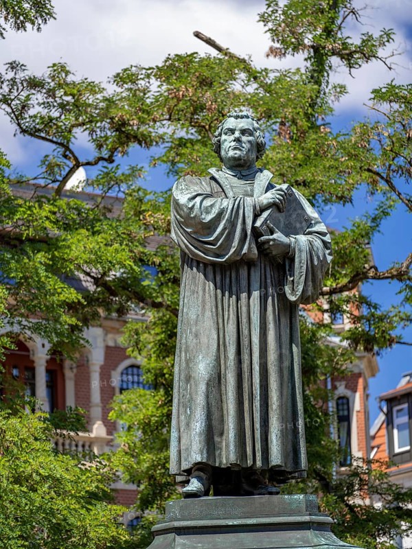 Luther monument by the sculptor Adolf von Donndorf from 1895 on Karlsplatz in Eisenach. The reformer Martin Luther,