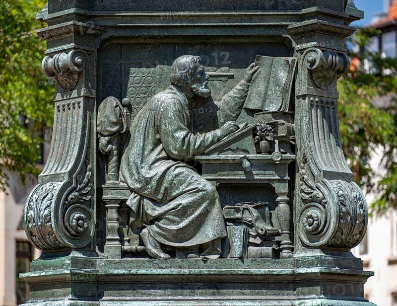 Luther monument by the sculptor Adolf von Donndorf from 1895 on Karlsplatz in Eisenach. The plinth motif shows the reformer Martin Luther,