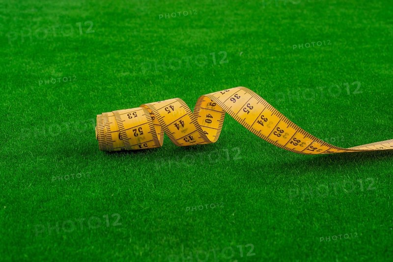 measuring tape on green grass,
